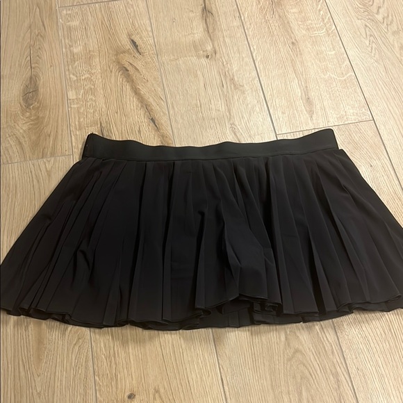Aritzia Dresses & Skirts - Aritzia Mini Skort in Classic‎ Black